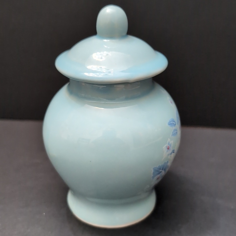 Vintage Mini Sky-blue Ceramic Lidded Ginger Jar With Floral Design. - Picture 3 of 10